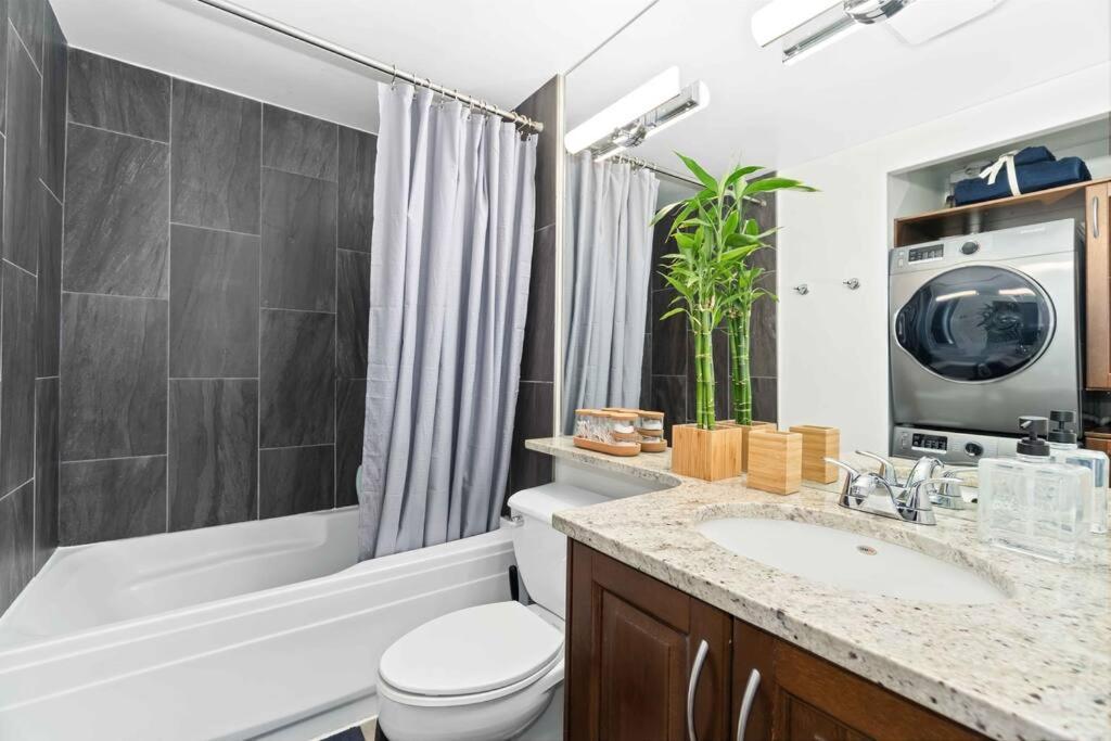 2Br Condo With Breathtaking View In Downtown! Free Parking - 6 Sleep Ванкувър Екстериор снимка